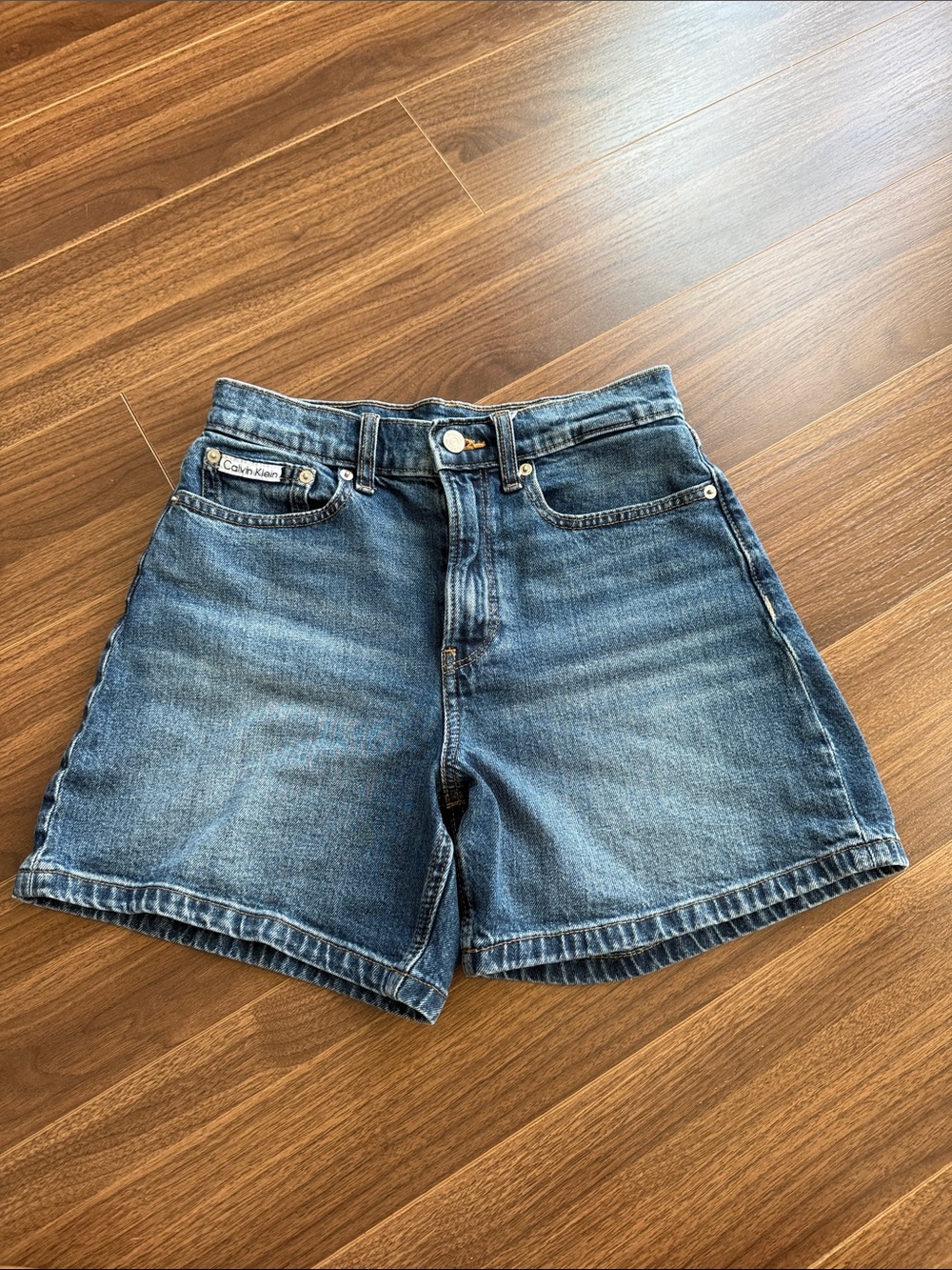 Calvin Klein A-Line shorts. W26